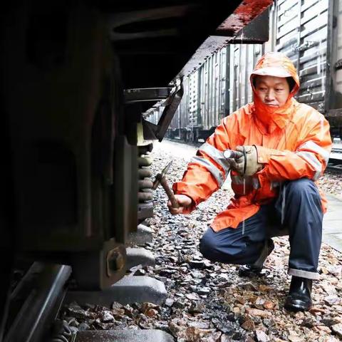 落实车辆“九防”保电煤专列安全