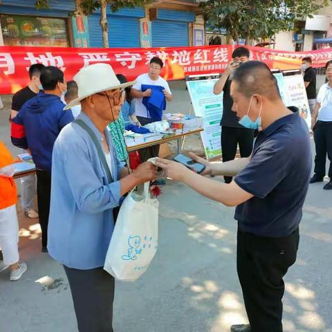 西咸新区自然资源和规划局（沣西）工作部 开展第32个全国 “土地日”宣传活动