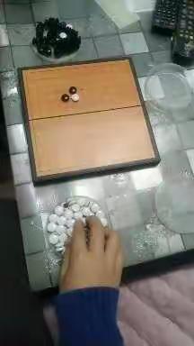 下五子棋。