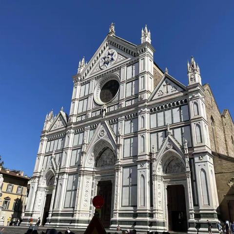 来到佛罗伦萨的圣十字教堂
