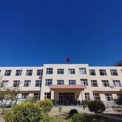 国庆逢重阳，敬老在路上