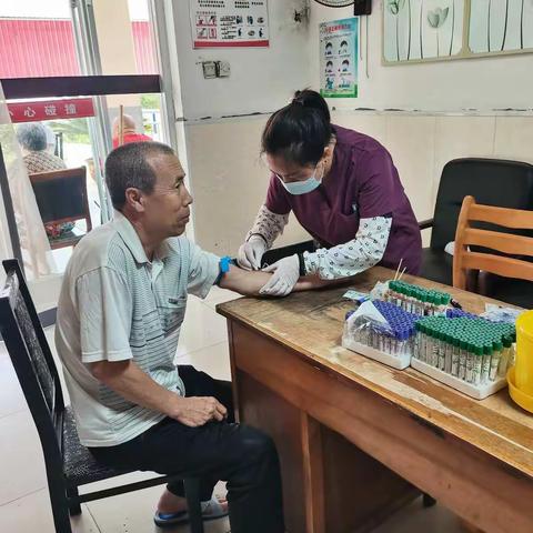 甄庄卫生院为第一养老服务中心老人爱心体检