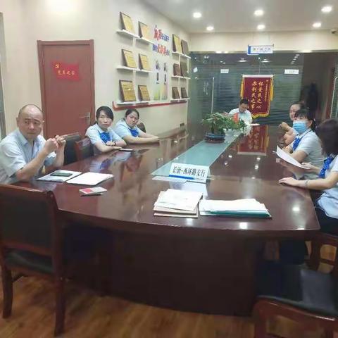 西环路支行党支部开展党史教育观影活动