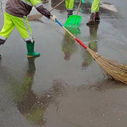 加大工作强度       保双节城市环境靓丽