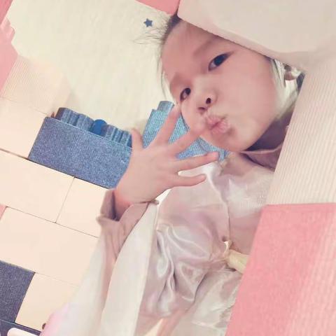 【专访】 认真严谨  神墨练字“风采小学员”  董怡彤