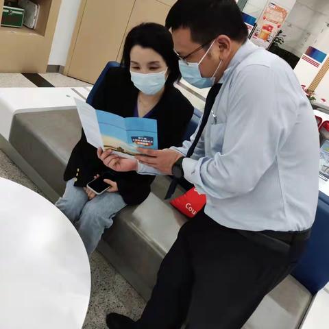 浦发银行临平支行开展大额现金管理宣传活动