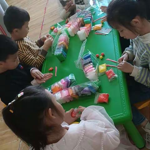 十二幼儿园大四班“母亲节”主题活动——大爱无私