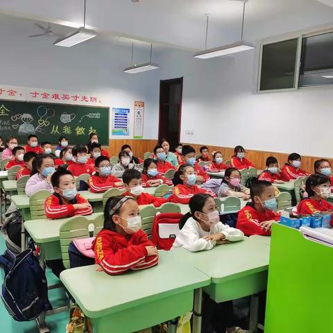"家长助力"家校共育——中医走进小学生课堂