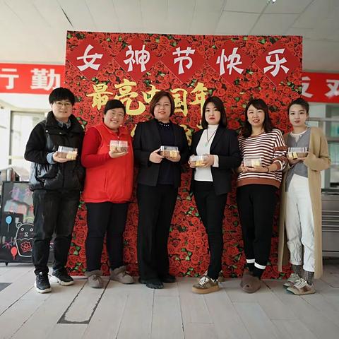 普兰店支行开展“飞花绽放，欢度女神节”主题系列活动