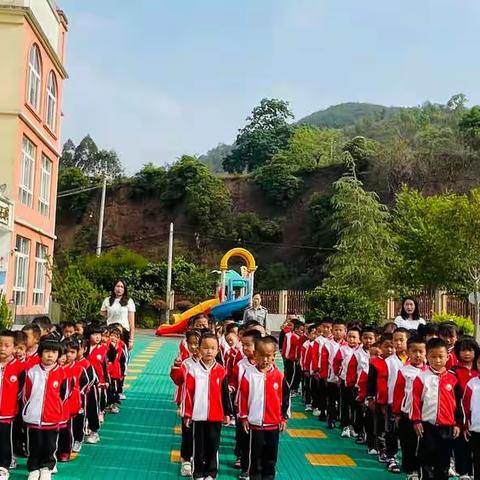 学习雷锋，我们永远在路上——水泄乡中心幼儿园四月份主题活动