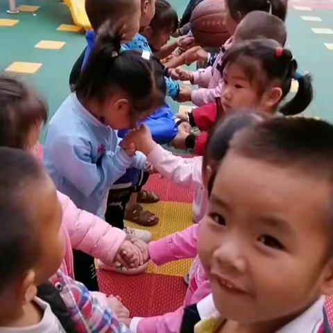 育才幼儿园  老师期待你们回来、孩子们加油！