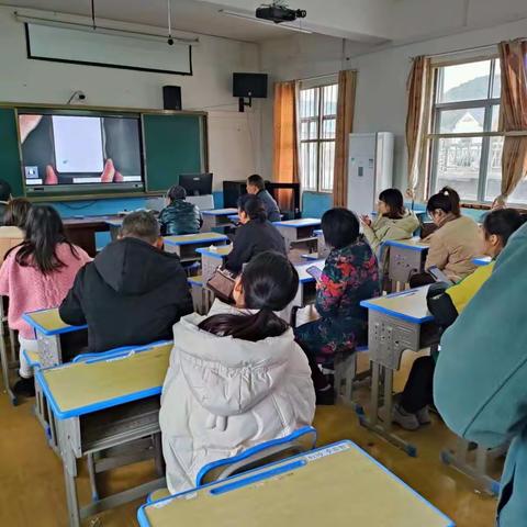 启信息思维 促教学革新——乐平市横路中小学开展“国家中小学智慧教育平台”应用培训