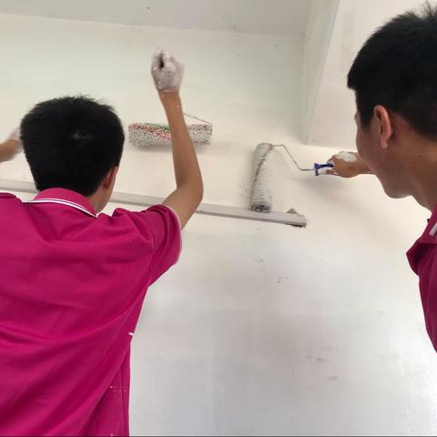 众人拾柴火焰高，凝心聚力校园好