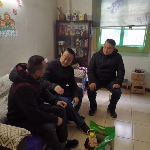 情系企退退役军人，春节慰问暖人心——区人大常委会副主任吴耀慰问和北社区困难职工