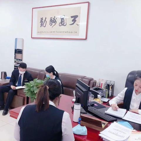 电力支行党支部学习传达2022年全国两会精神