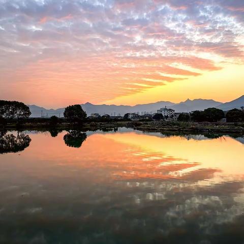 列队晚霞，无以伦比的美，可惜只看到了后半程。