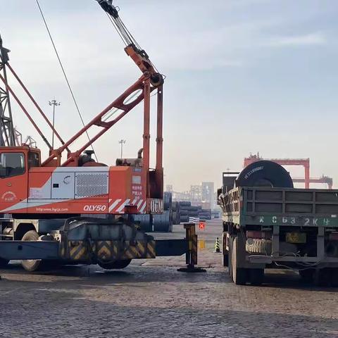 第二港埠公司安全“通行”警示灯实验成功