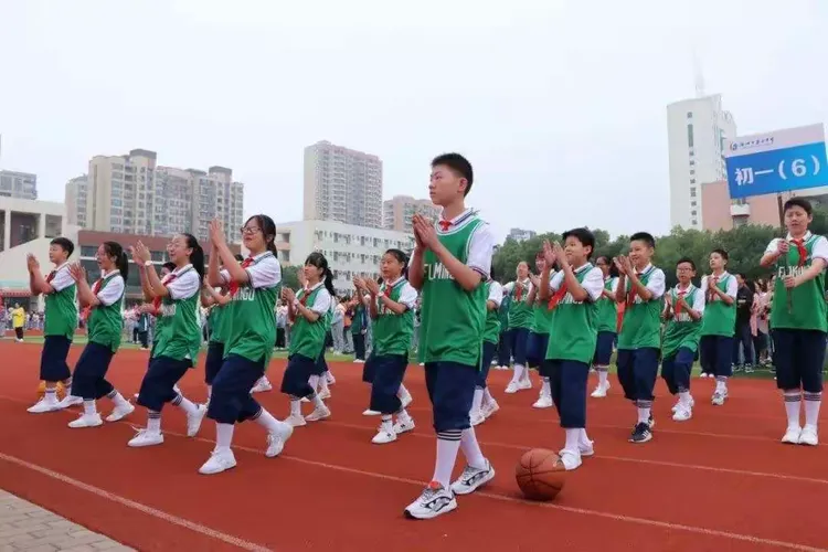 浙江省湖州市第五中学余家漾校区第37届秋季田径运动会