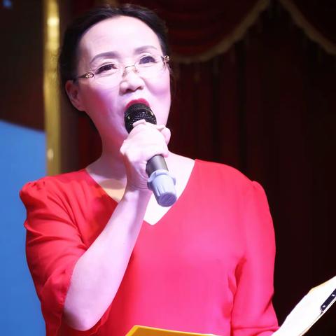 歌颂新时代 桑榆绽芳华，老年大学联欢会