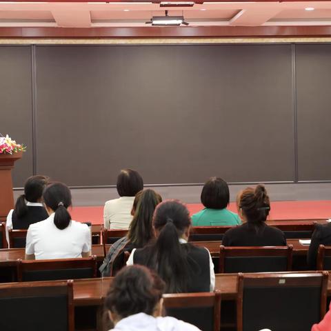 真情教育  规范管理         ——第二小学班主任经验交流暨班主任培训会