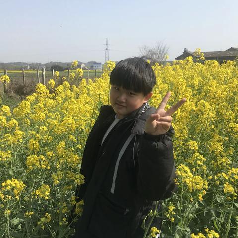 沐浴春日暖阳，幸福快乐成长