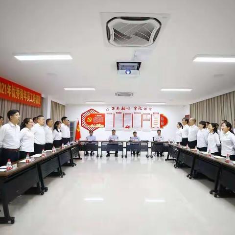 郭雷到青训班进行座谈调研