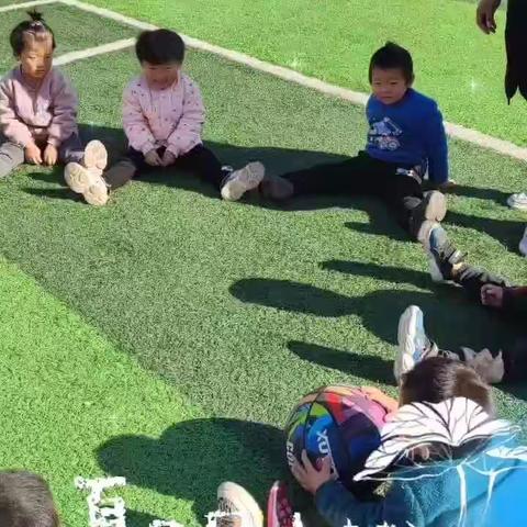 快乐游戏，健康成长－－沃尔幼儿园户外活动