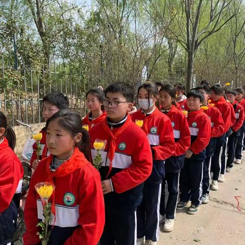 “祭扫烈士碑，缅怀革命情”――马岭岗镇二郎庙小学清明节活动