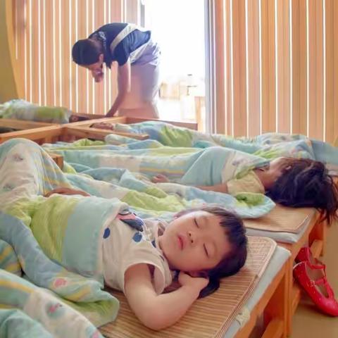 成长的快乐——幼儿园里的童趣