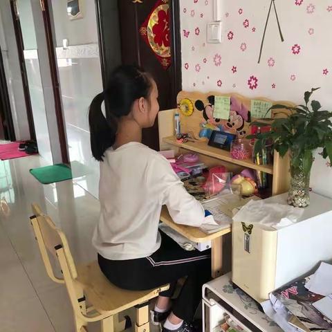 走进“停课不停学”的生活——浦北县第一小学五（1）班