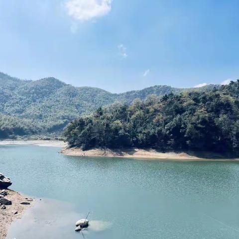 “我见青山多妩媚，料青山见我应如是” ---宣传处党支部开展三八妇女节登山踏青活动