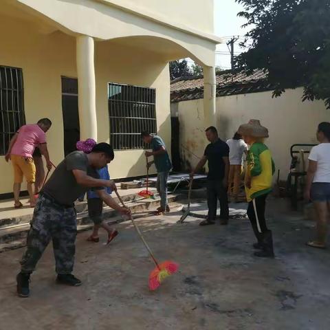 东成镇抱舍村“净化村庄喜迎国庆”农村人居环境卫生大整治进行时