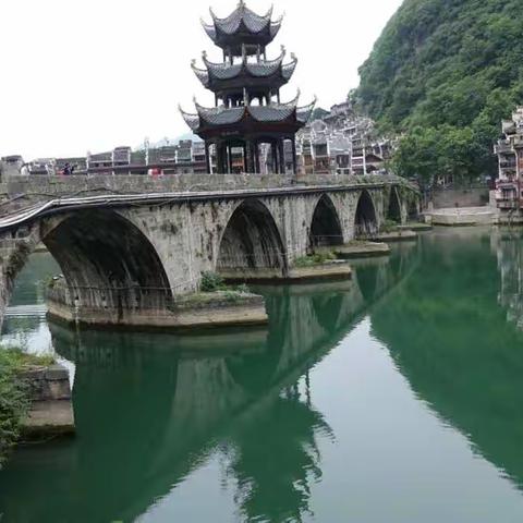 原空军第四师普兰店气象台战友聚会。2018年6月10日古镇与㵲江