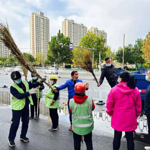 邢台市园林绿化工程有限公司同环卫部门齐心协力,打好落叶清扫“攻坚战”！