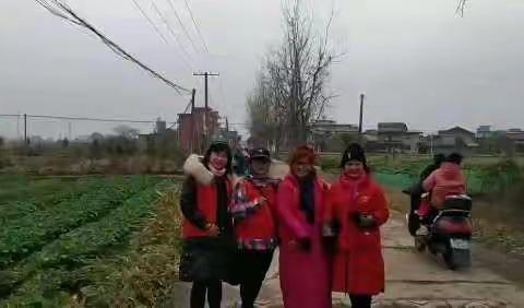 新余手牵手志愿者协会、中网视爱国慈善公益事业联盟江西新余总部、“暖冬行动、关爱留守儿童＂困难户活动！