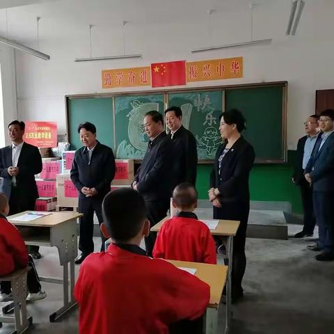 卢小亨赴宁县和盛镇范家小学看望慰问少年儿童