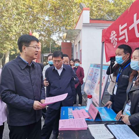 薄市长视察慰问第七次全国人口普查现场登记工作