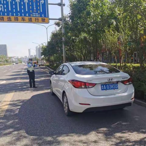 高新交警持续强化道路违停整治