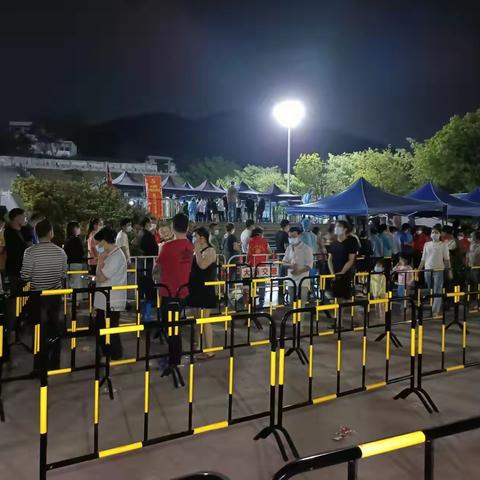 弘扬雷锋精神，聚力同心抗疫