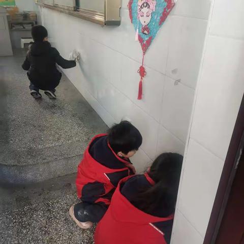 我们是一五班的孩子奥！