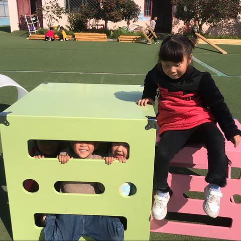 十月大一班小朋友们的幼儿园快乐时光