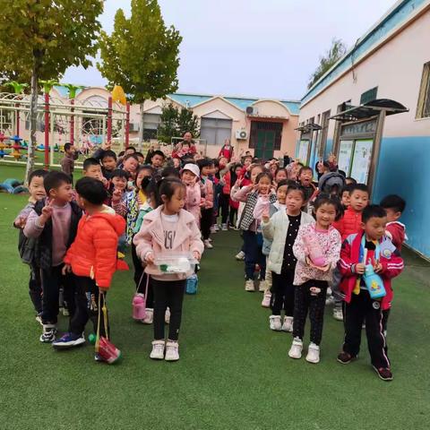 莱河镇中心幼儿园大班野外烧烤