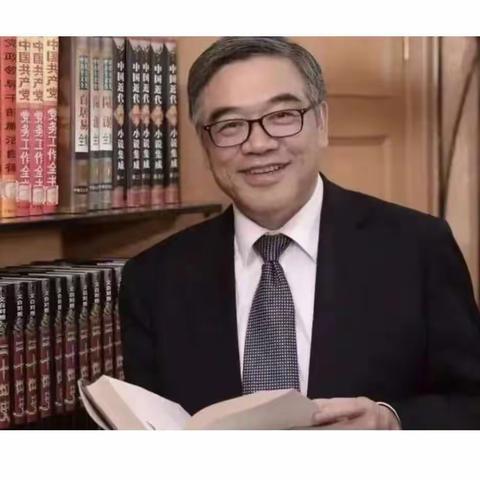 共读共赏共提升——八（13）班家庭教育学习