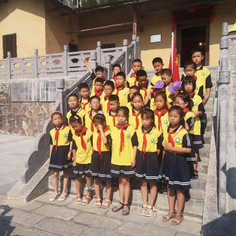 红色校园手牵手，革命文化心连心