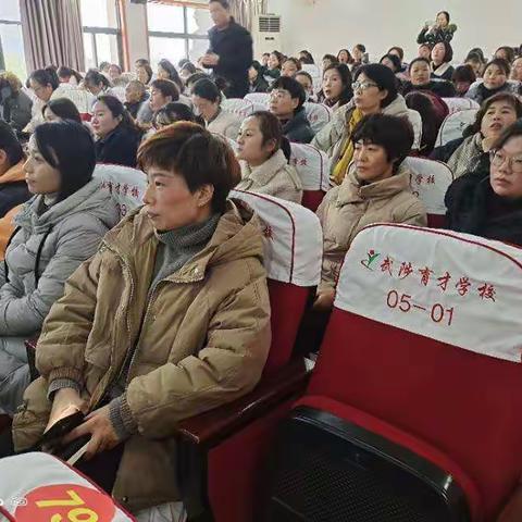 育才学校二年级组全体师生观看《为了和平》专题学习活动