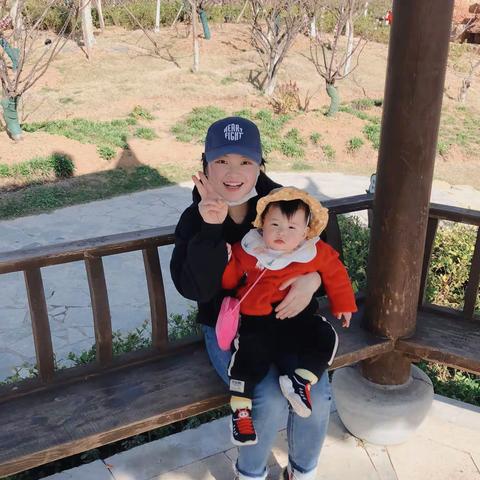 人面桃花相映红