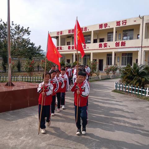 喜迎二十大，恰同学少年——雷锋伴我行，龙安镇腾冲小学“学雷锋”活动