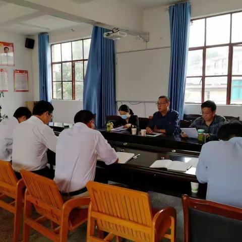 楚雄市教育体育局领导莅临吕合中学进行开学工作督导检查