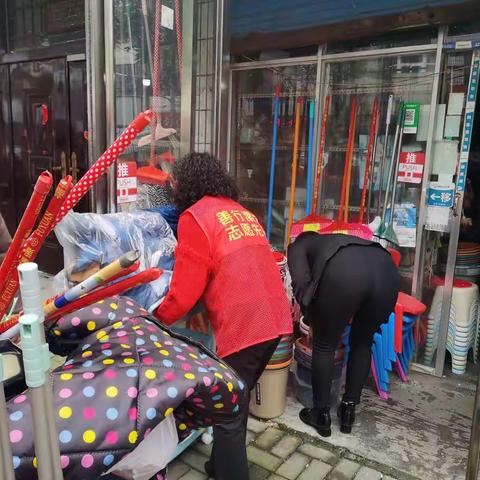 龙塔街道组织社区积极落实“门前三包”整治工作