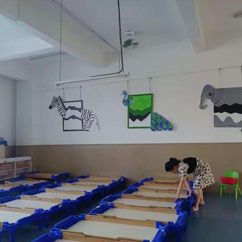 小二班升中二班，新的希望，爱的阳光，我们与孩子一同成长！